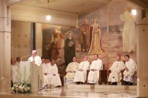 arcybiskup zenari w sanktuarium jana pawła drugiego
